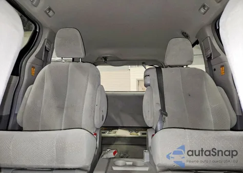 2014 Toyota Sienna Le z USA, uszkodzony, nr VIN 5TDKK3DC9ES451540